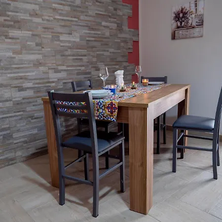 Flower House Konukevi Santo Stefano di Camastra